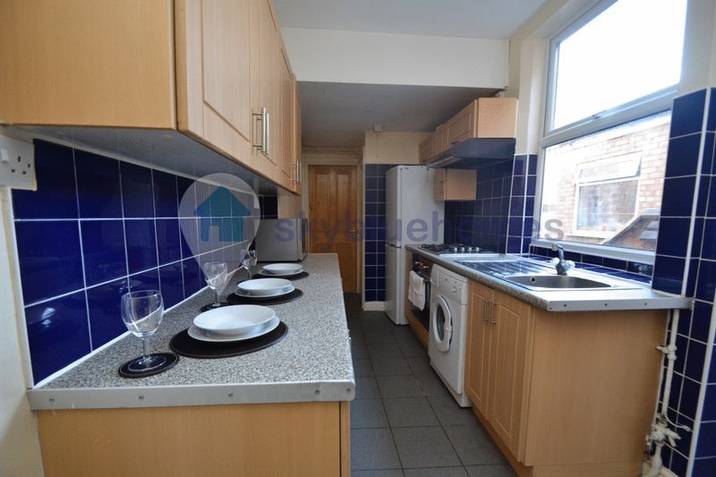 Property photo 3 of 8 Photo 4