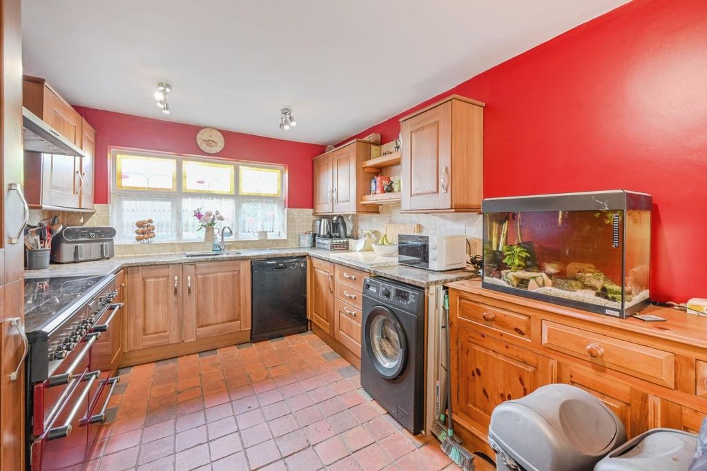 Property photo 3 of 20 6Manorway-13.Jpg