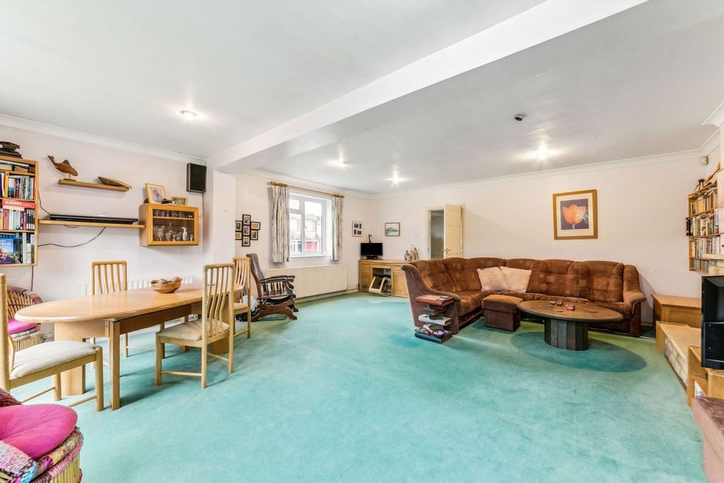Property photo 2 of 8