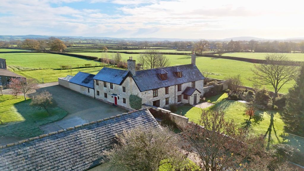 Property photo 2 of 23