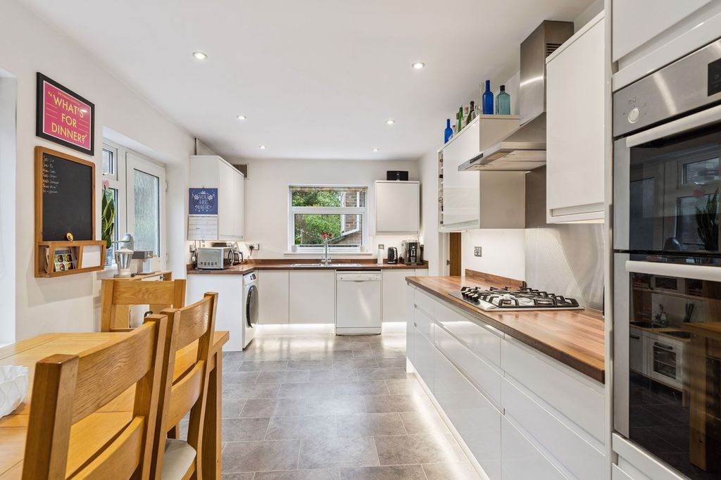 Property photo 2 of 16 Photo 3