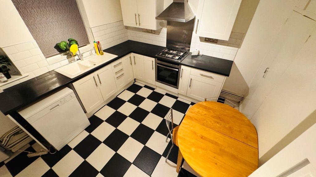 Property photo 1 of 13 Picture No. 15