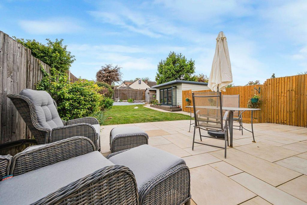 Property photo 2 of 13 Terrace / Patio