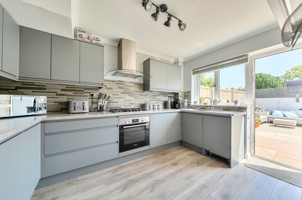 Property photo 2 of 12 1480466-13-6A3A73...