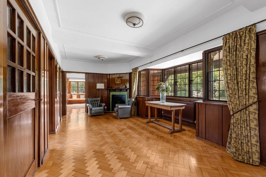 Property photo 3 of 76 Main Entrance Hall