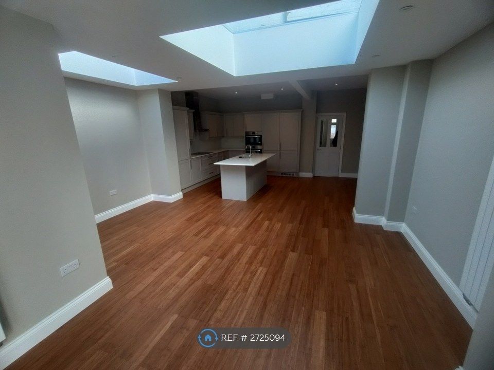 Property photo 2 of 12 Kitchen / Living Room