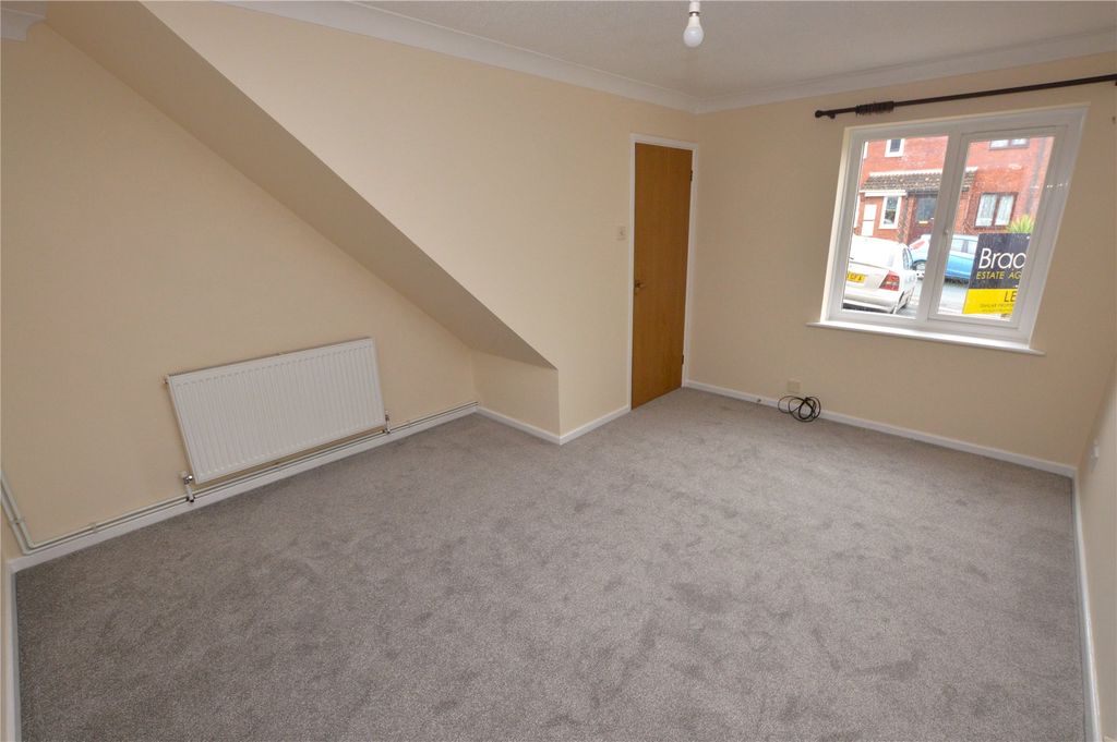 Property photo 3 of 10 Lounge