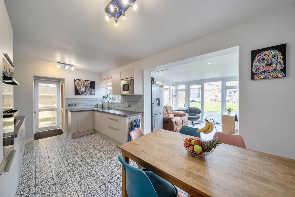 Property photo 3 of 21 1429025-11-69Bd52...