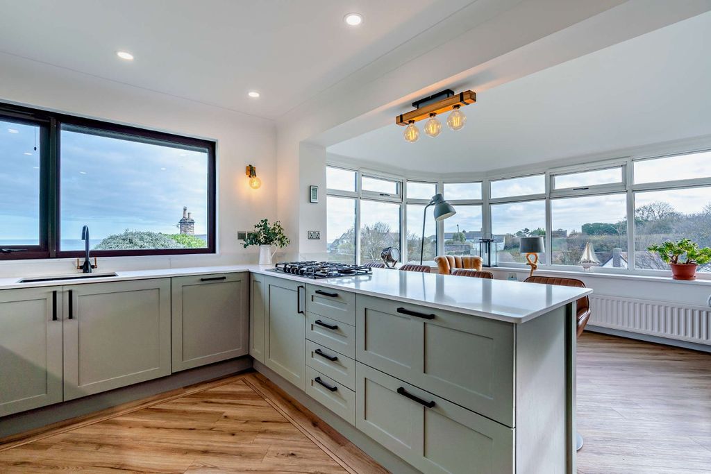 Property photo 2 of 23 Modern Kitchen