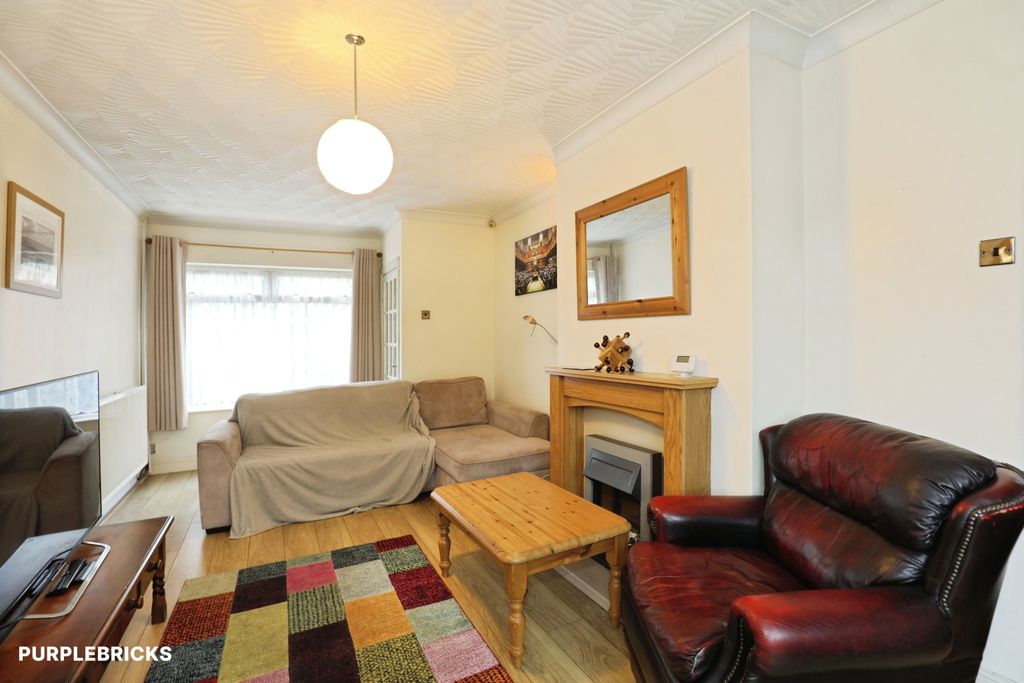 Property photo 2 of 20