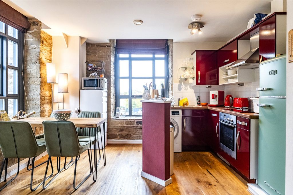 Property photo 3 of 17 Kitchen Dining