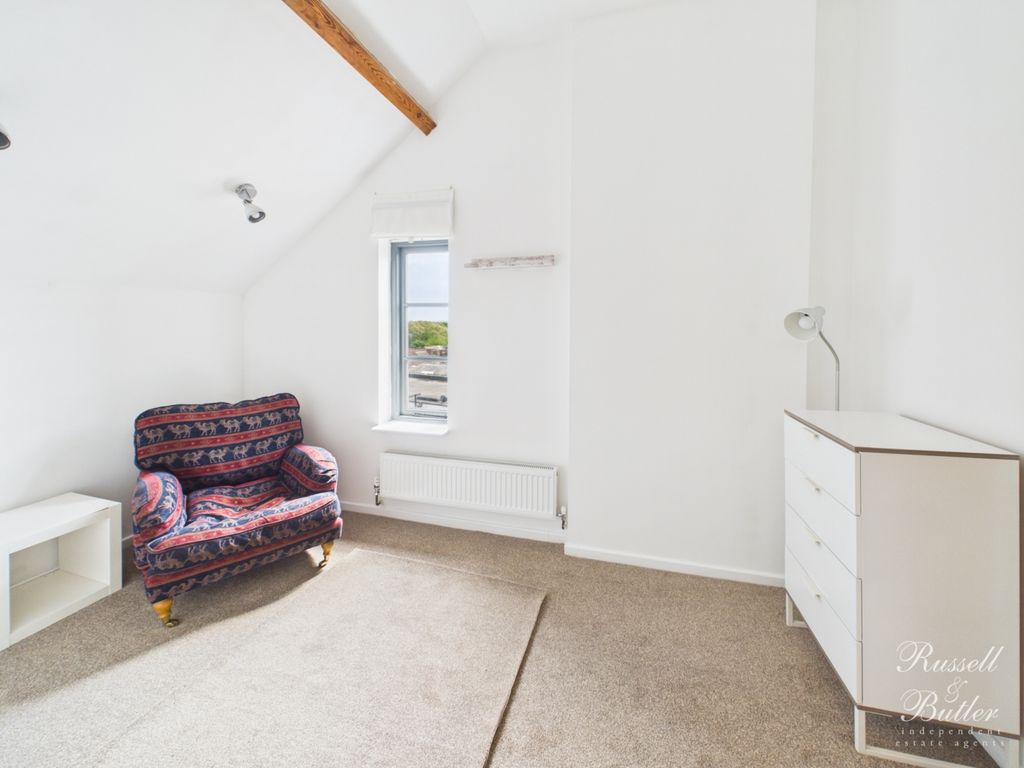 Property photo 3 of 10 Cam02127G0-Pr0422-Still014