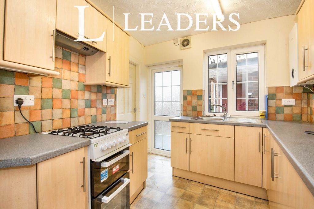 Property photo 2 of 10 Kitchen