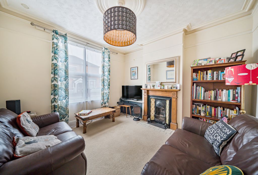 Property photo 3 of 13 1341333-13-689c5E...