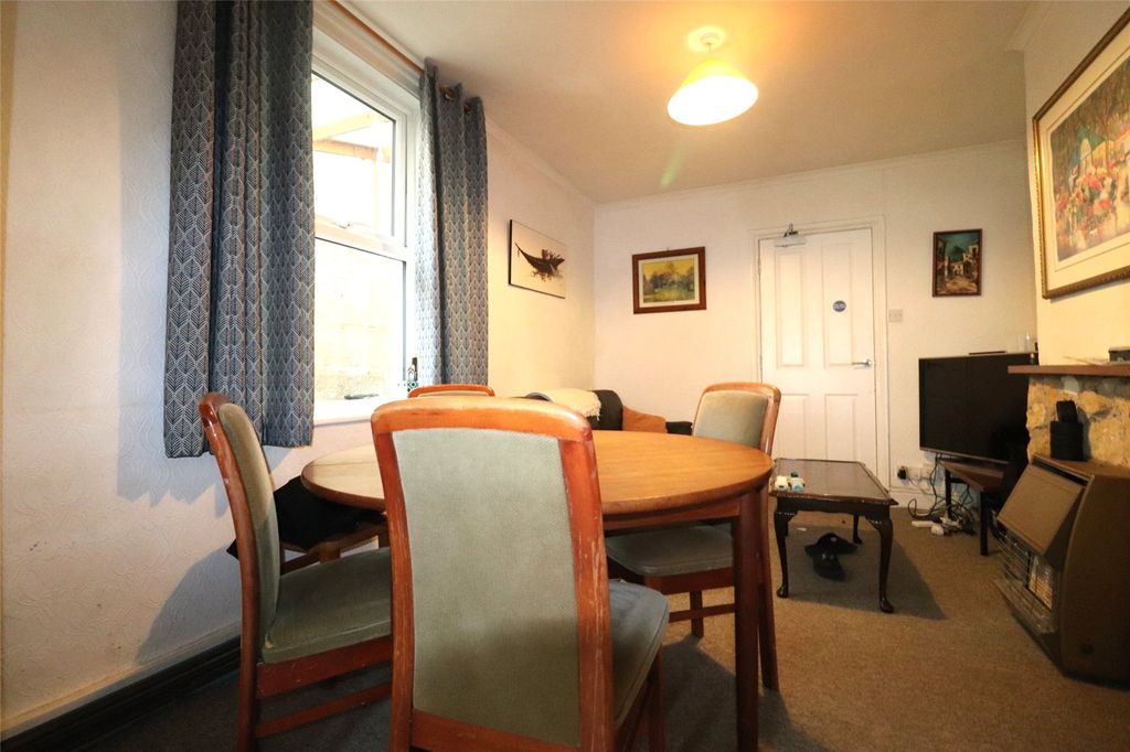 Property photo 2 of 12 Picture No. 11