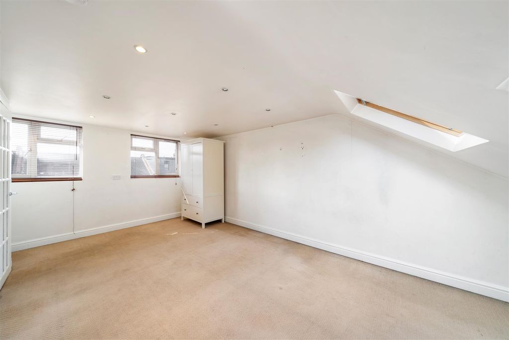 Property photo 3 of 12 Bedroom