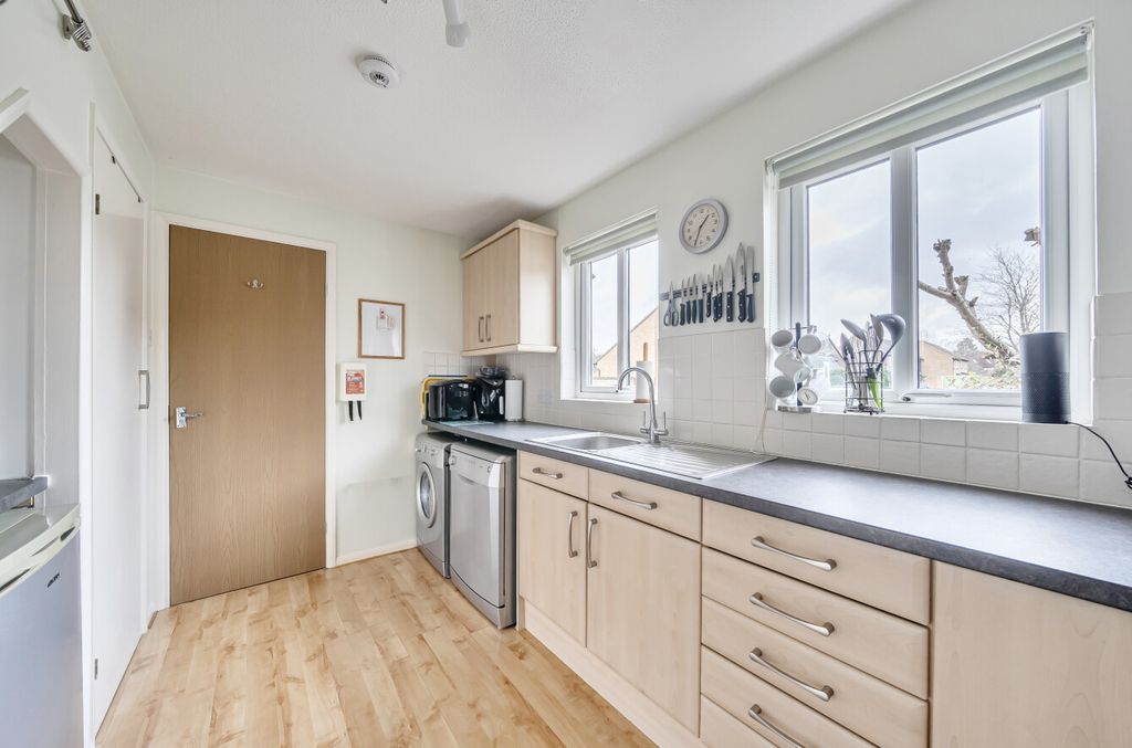 Property photo 3 of 18 1410218-12-698B42...