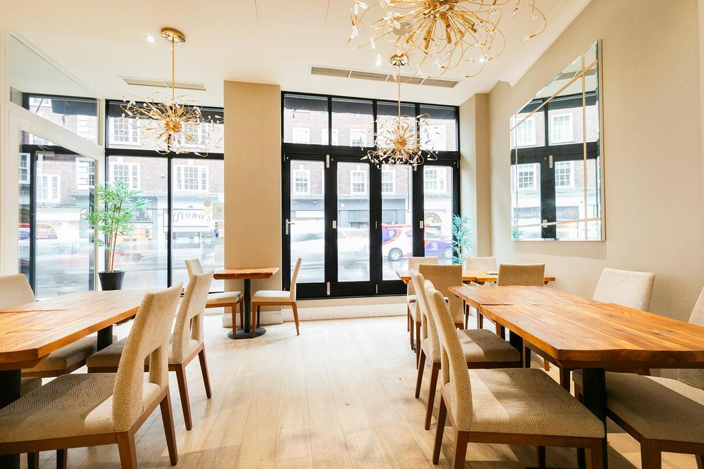 Property photo 1 of 6 38c Kensington Church Street 3.Jpg