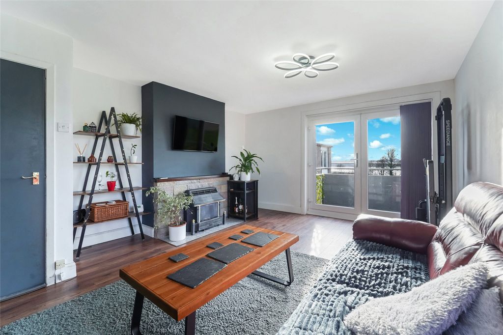 Property photo 2 of 21 Living Room