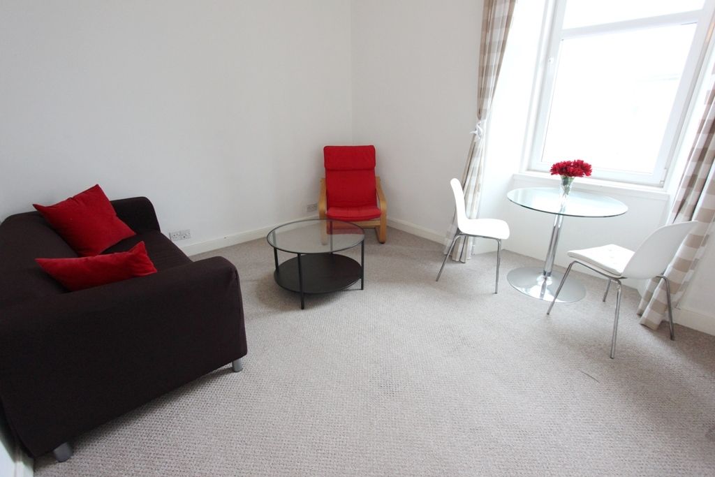 Property photo 3 of 7 Lounge