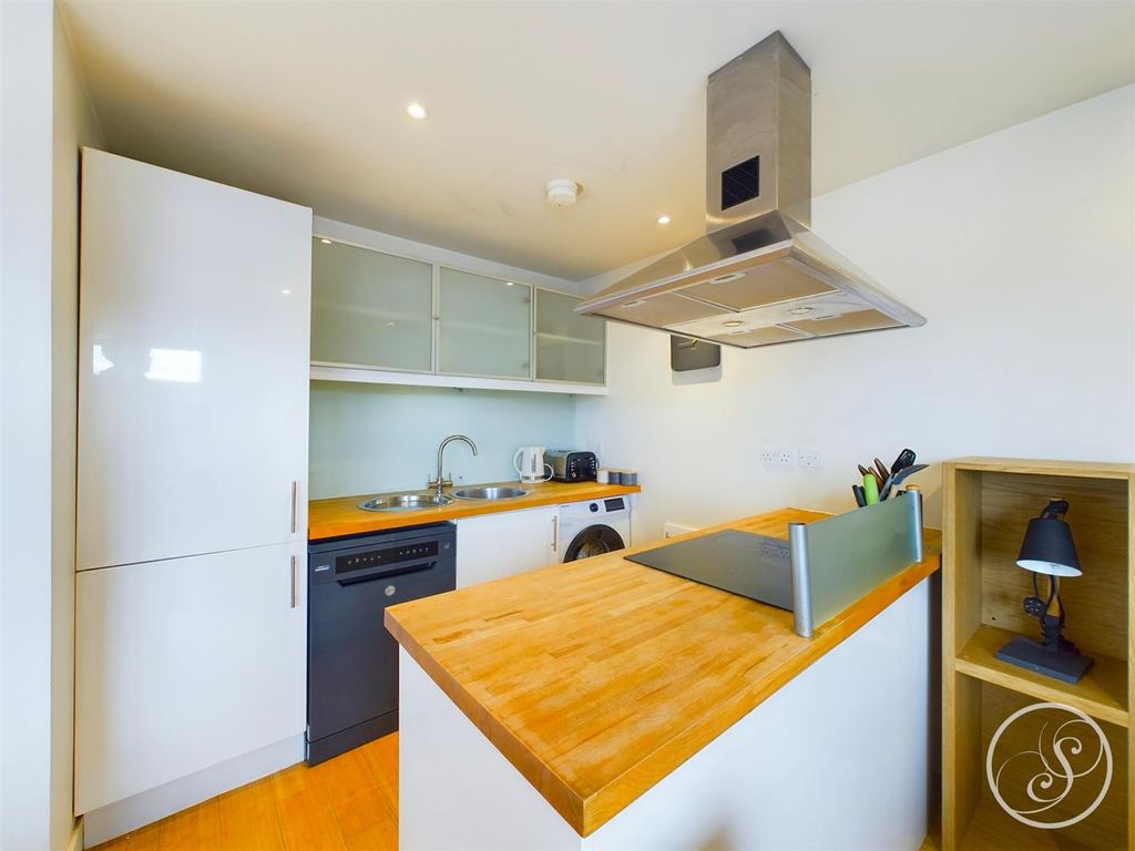 Property photo 3 of 8 Cam02071G0-Pr0434-Still004.Jpg