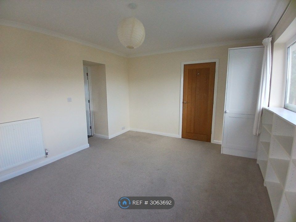 Property photo 3 of 8 Lounge