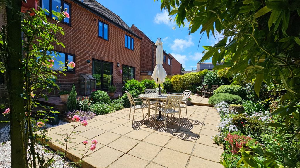Property photo 2 of 34