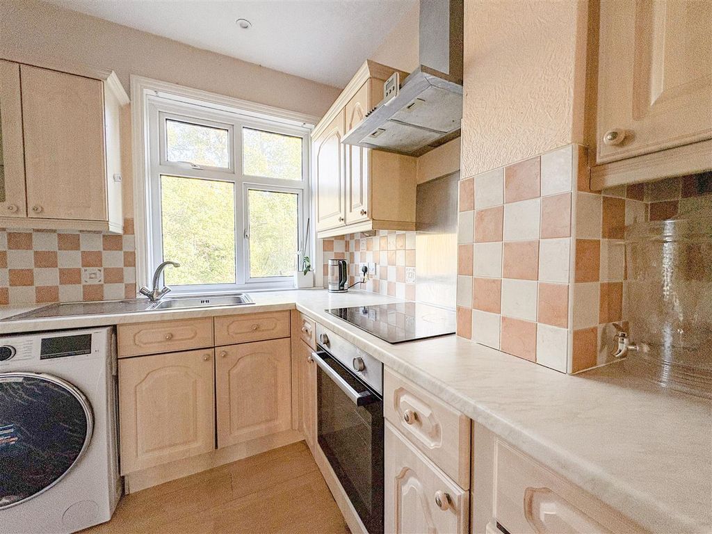 Property photo 2 of 25