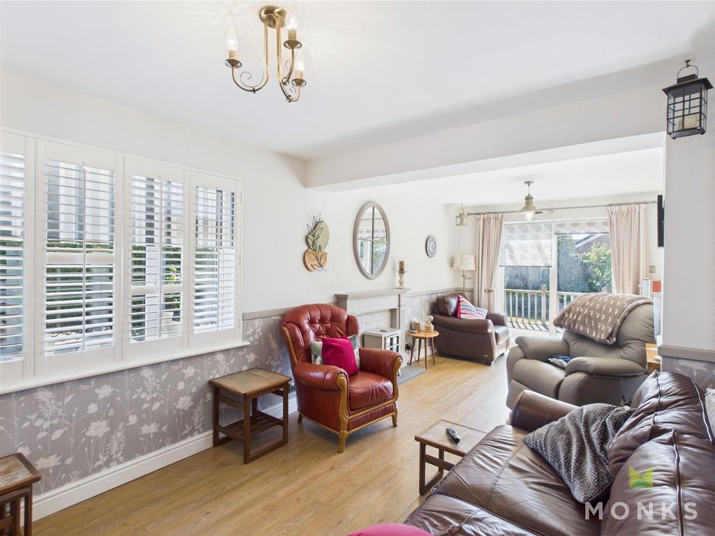 Property photo 2 of 14 Cam01348G0-Pr0675-Still010.Jpg