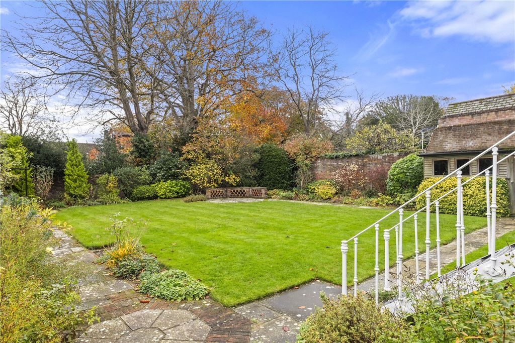 Property photo 3 of 17 Garden