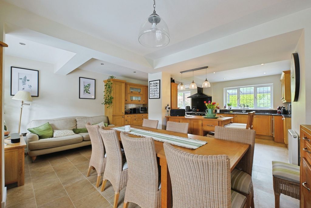 Property photo 1 of 17 4195624