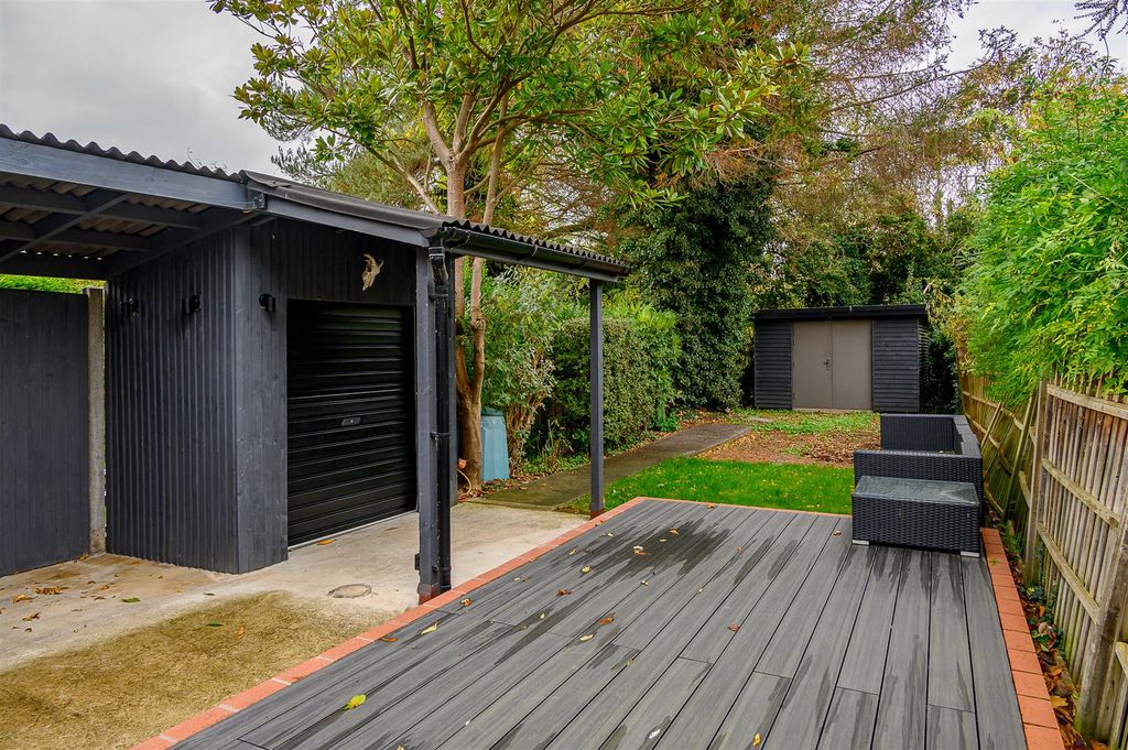 Property photo 2 of 18 External