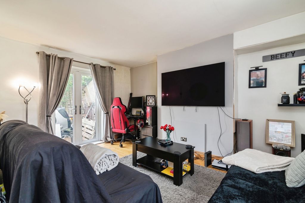 Property photo 2 of 10 Pbox-Img.Jpg
