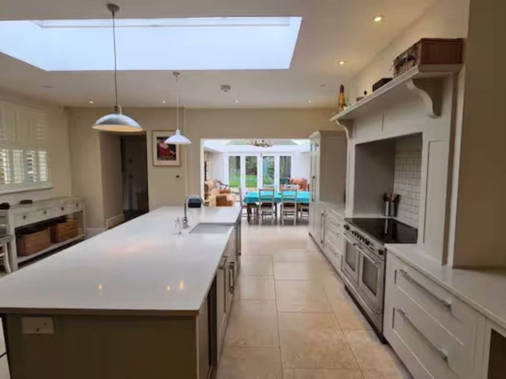 Property photo 3 of 25