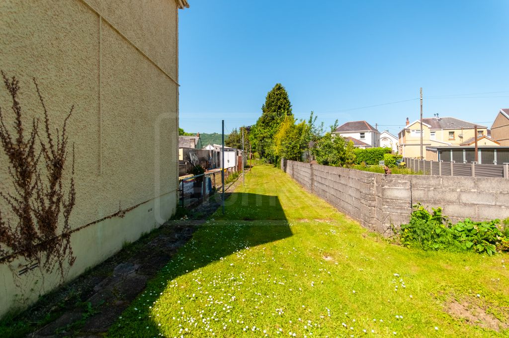 Property photo 3 of 13 Garden