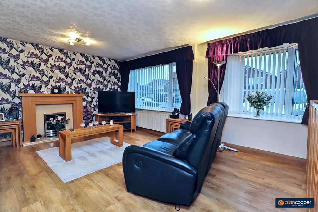 Property photo 2 of 36 4698903