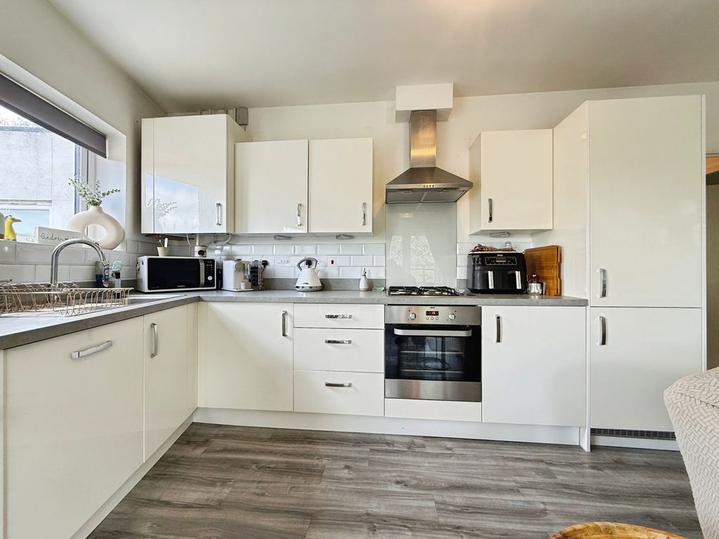 Property photo 2 of 17 Pbox-Img.Jpeg