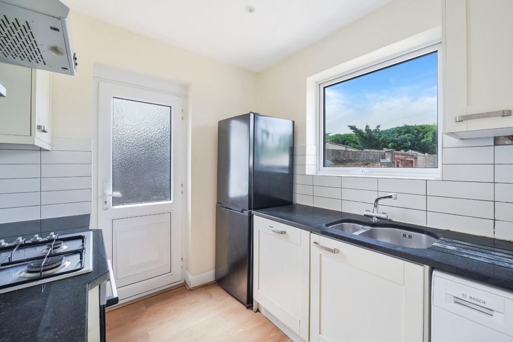 Property photo 3 of 15 Eastdean Avenue