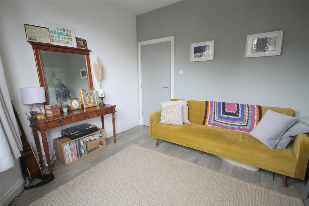 Property photo 3 of 14 Lounge i.Jpg