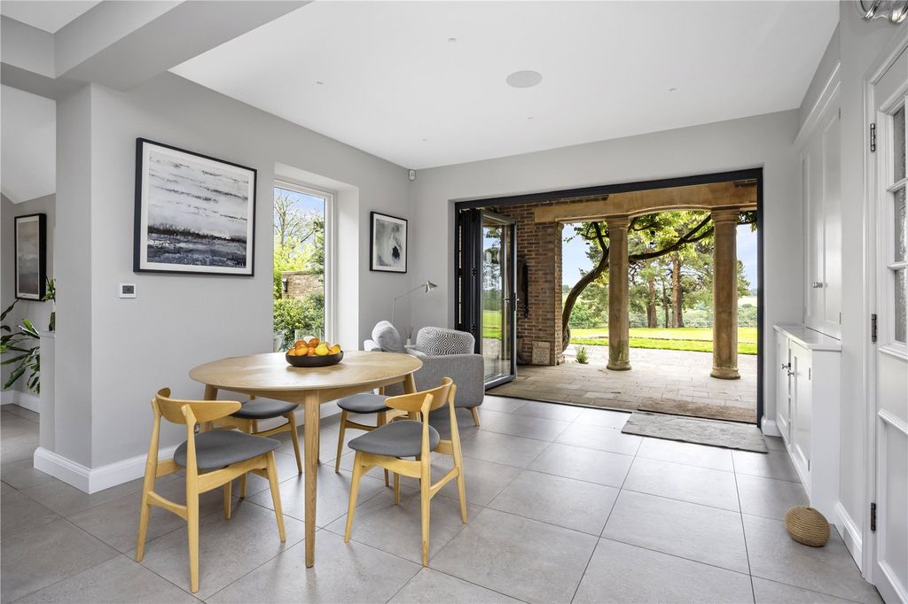 Property photo 3 of 35 Kitchen/Breakfast