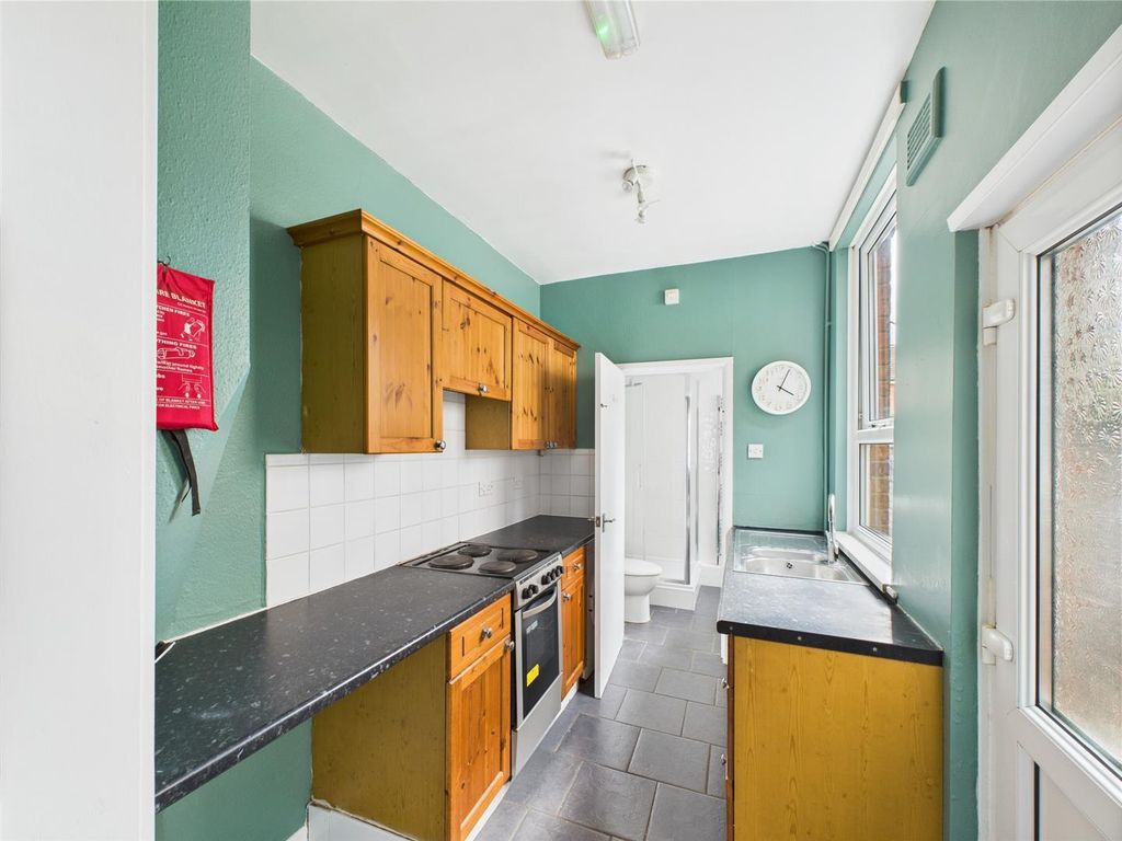 Property photo 3 of 11 Kitchen