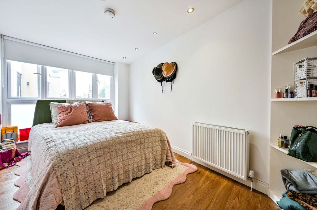 Property photo 3 of 18