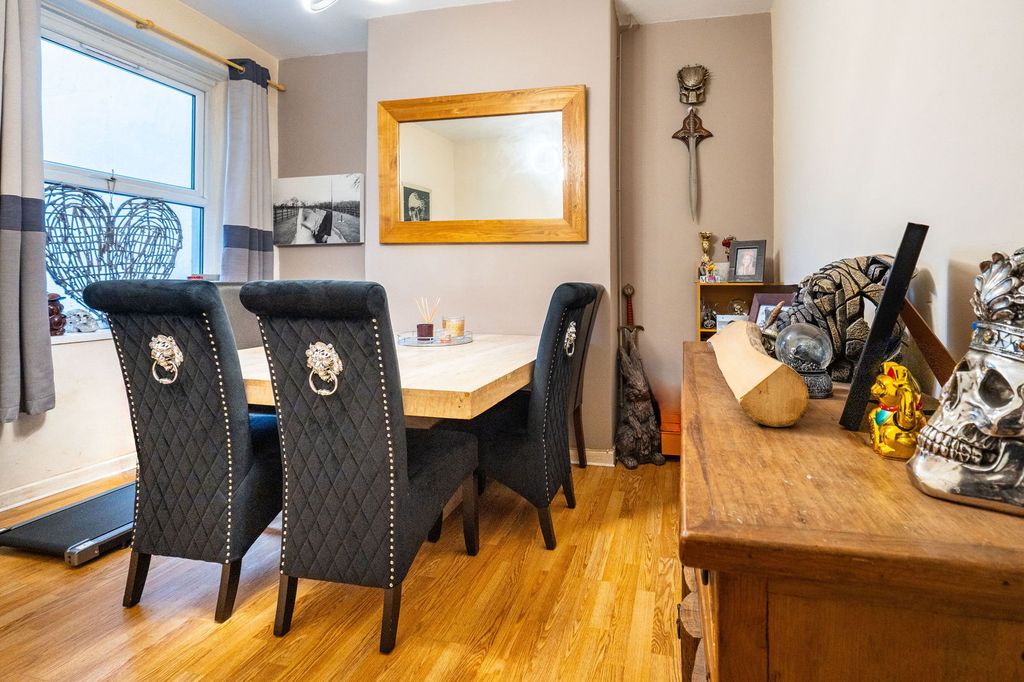 Property photo 3 of 31