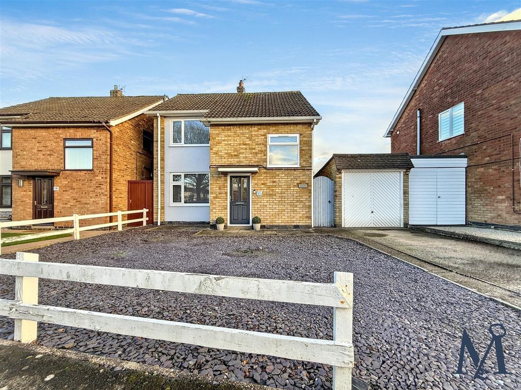 Property photo 1 of 22 Front Garden