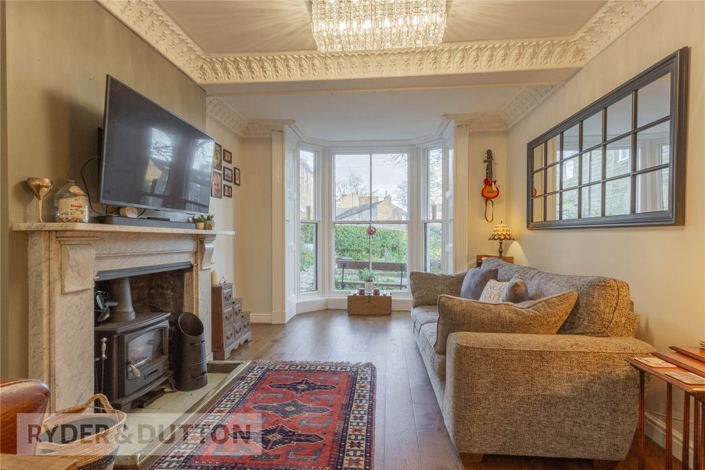 Property photo 2 of 40 Lounge