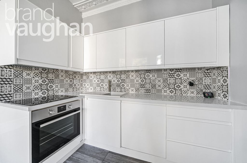 Property photo 2 of 9 Kitchen