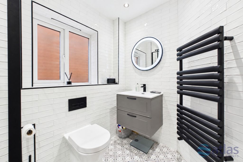 Property photo 3 of 21 Shower Room