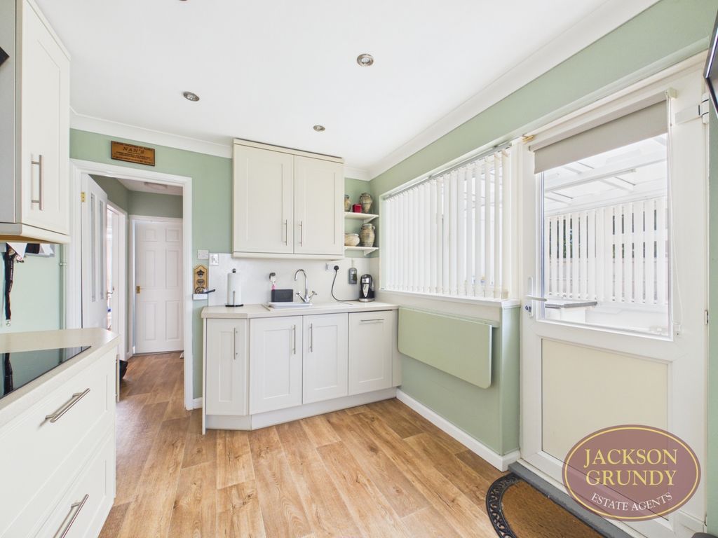 Property photo 2 of 19 Swann Dale Close