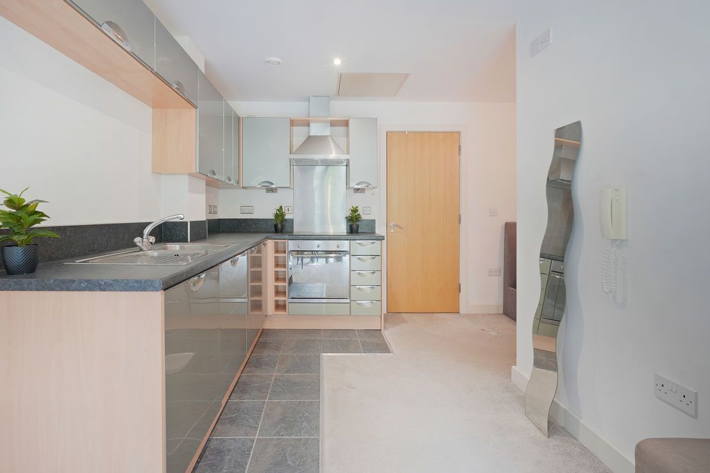 Property photo 1 of 17 Kitchen