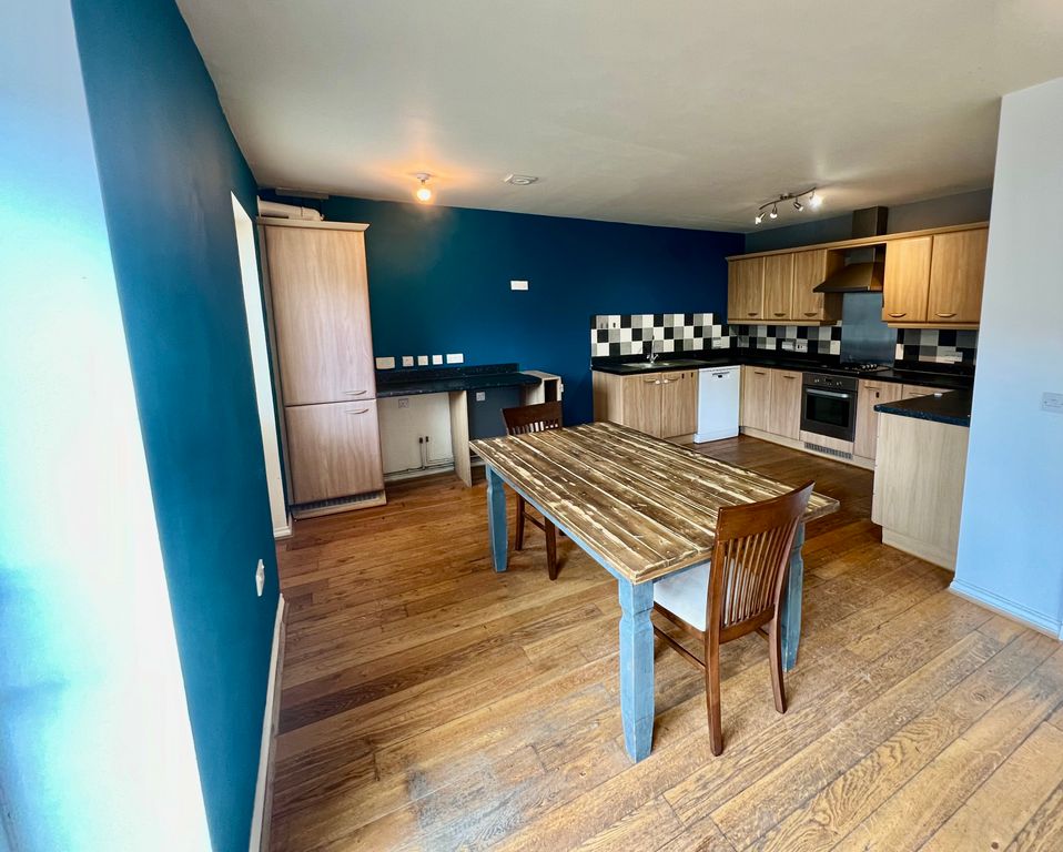 Property photo 2 of 9 Kitchen